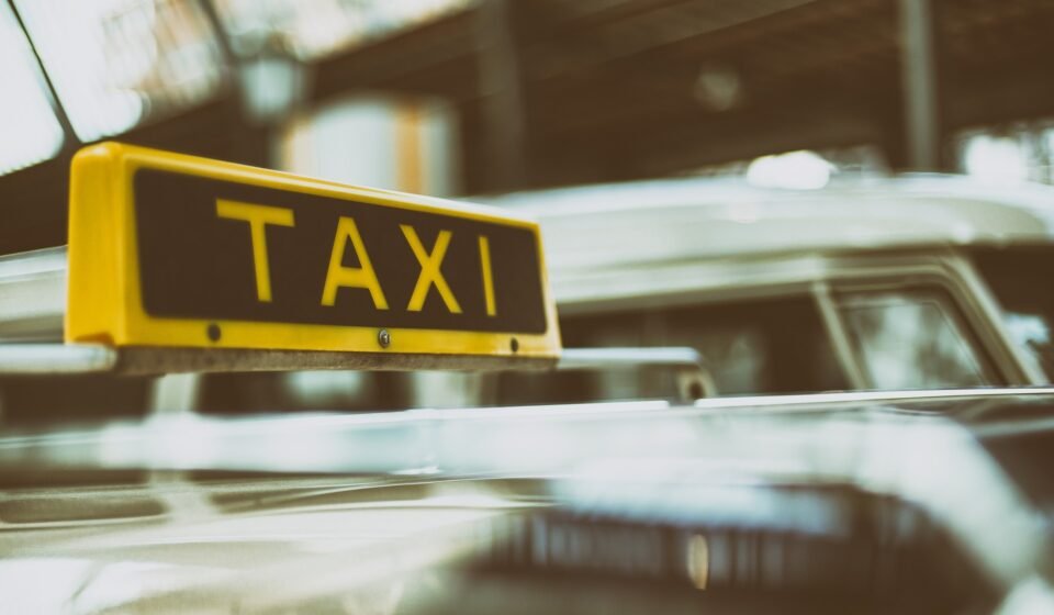 Más de las tres cuartas partes de los uruguayos rechaza la forma en que el gremio del taxi manejó la aparición de Uber Taxi